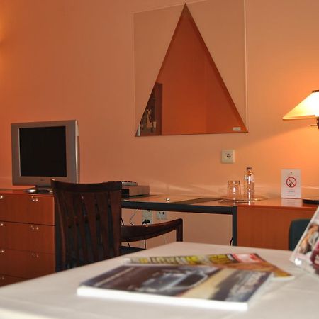 Greenpark Hotel Sint-Pieters-Leeuw ภายนอก รูปภาพ