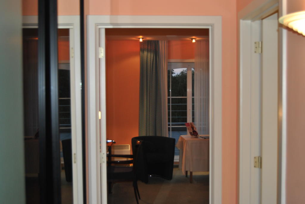 Greenpark Hotel Sint-Pieters-Leeuw ภายนอก รูปภาพ