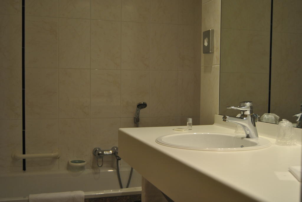 Greenpark Hotel Sint-Pieters-Leeuw ห้อง รูปภาพ